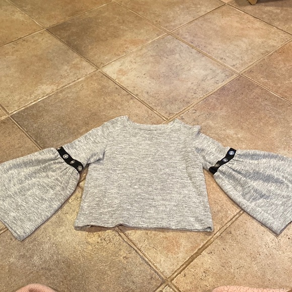MIA New York kids gray long flared sleeve size 5